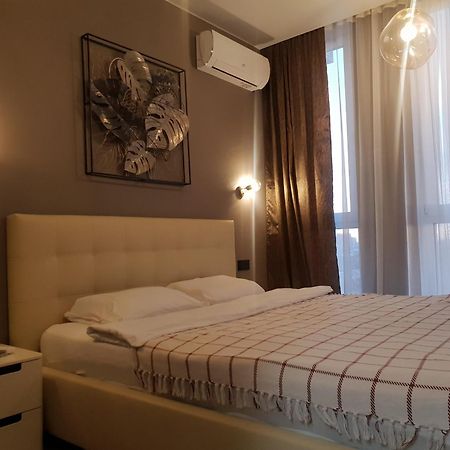 Nyvky Like Home - Fayna Town - Apt 398 Kiev Habitación foto